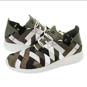 Nike Roshe Run Woven Shoe Tarp Green 7.5 RARE!